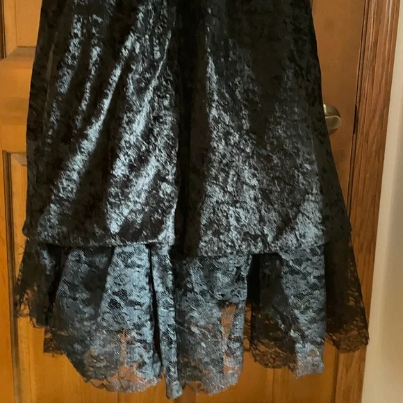 inCharacter Black & Red Lace-Up Gothic Vampire Dress Small - Picture 10 of 16